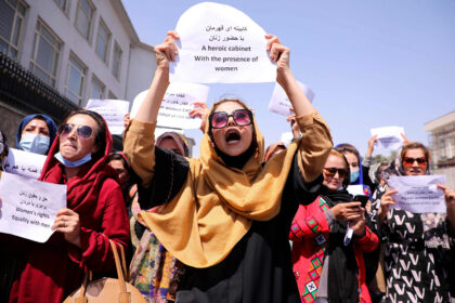Pemerintahan Taliban memberlakukan pelarangan perempuan bekerja di NGO dan bersekolah, Foto Reuters